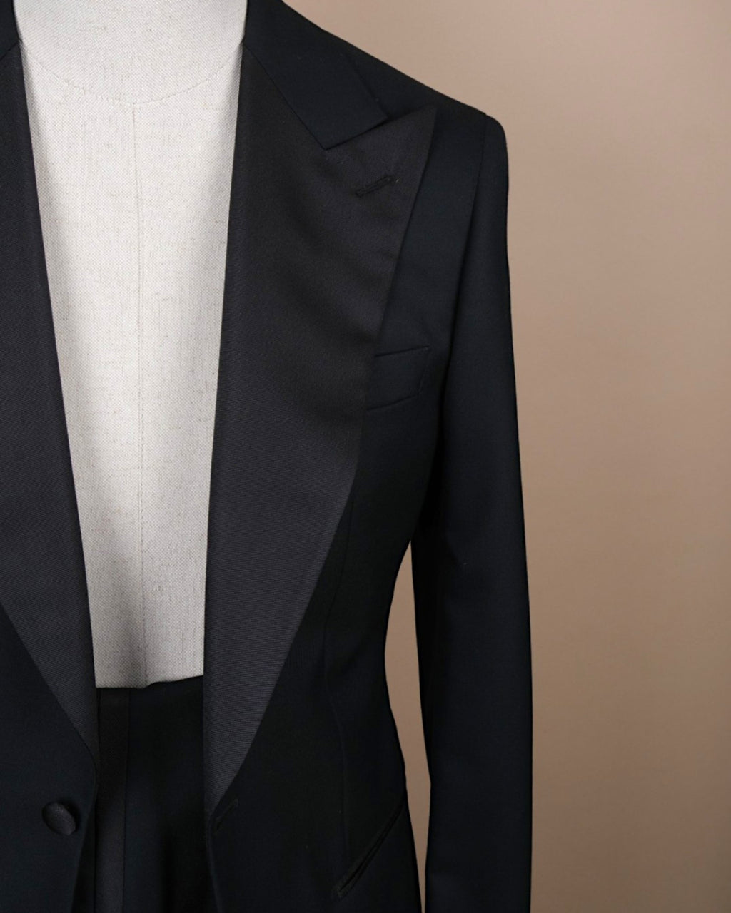 Black Doppio Ritorto Peak Lapel Tuxedo