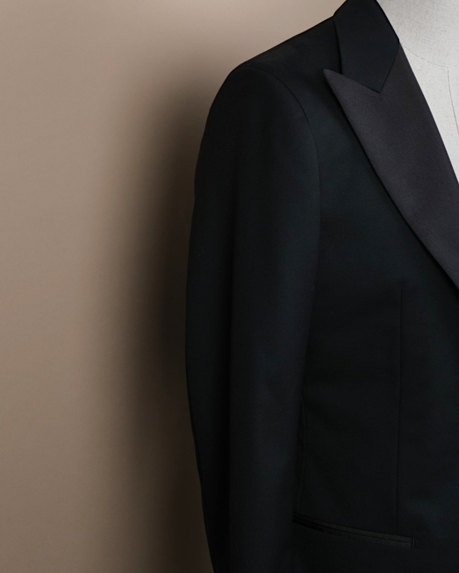 Black Doppio Ritorto Peak Lapel Tuxedo