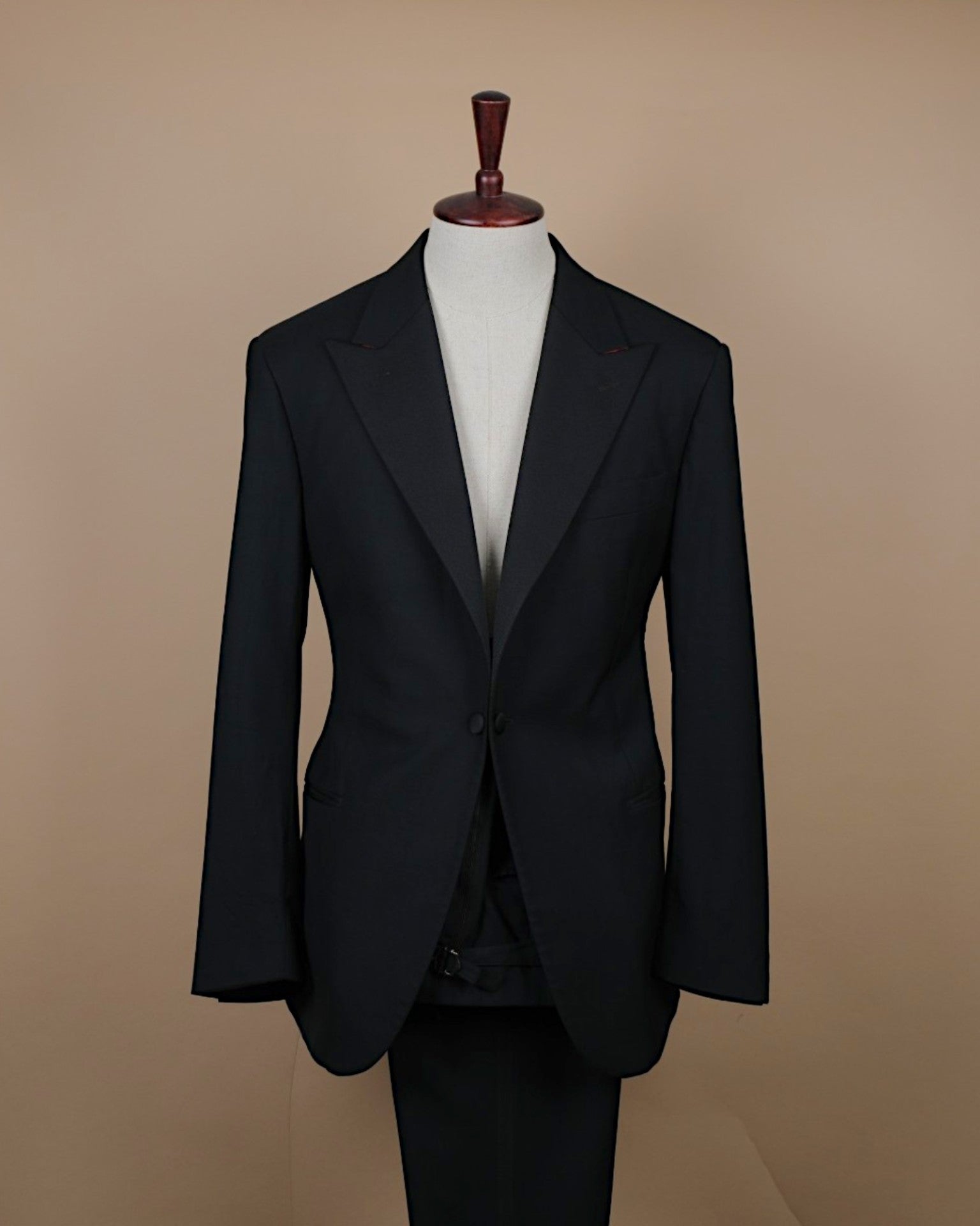 Black Super 150´s Peak Lapel Tuxedo