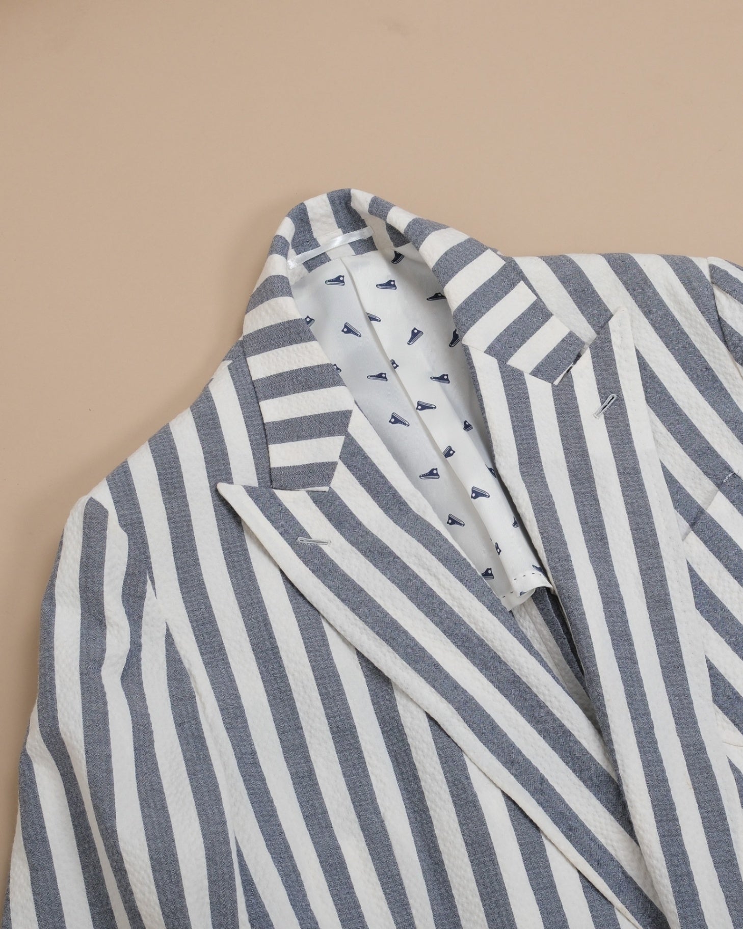 Off-White/Blue Awning Striped DB. Subalpino Seersucker Sports Jacket