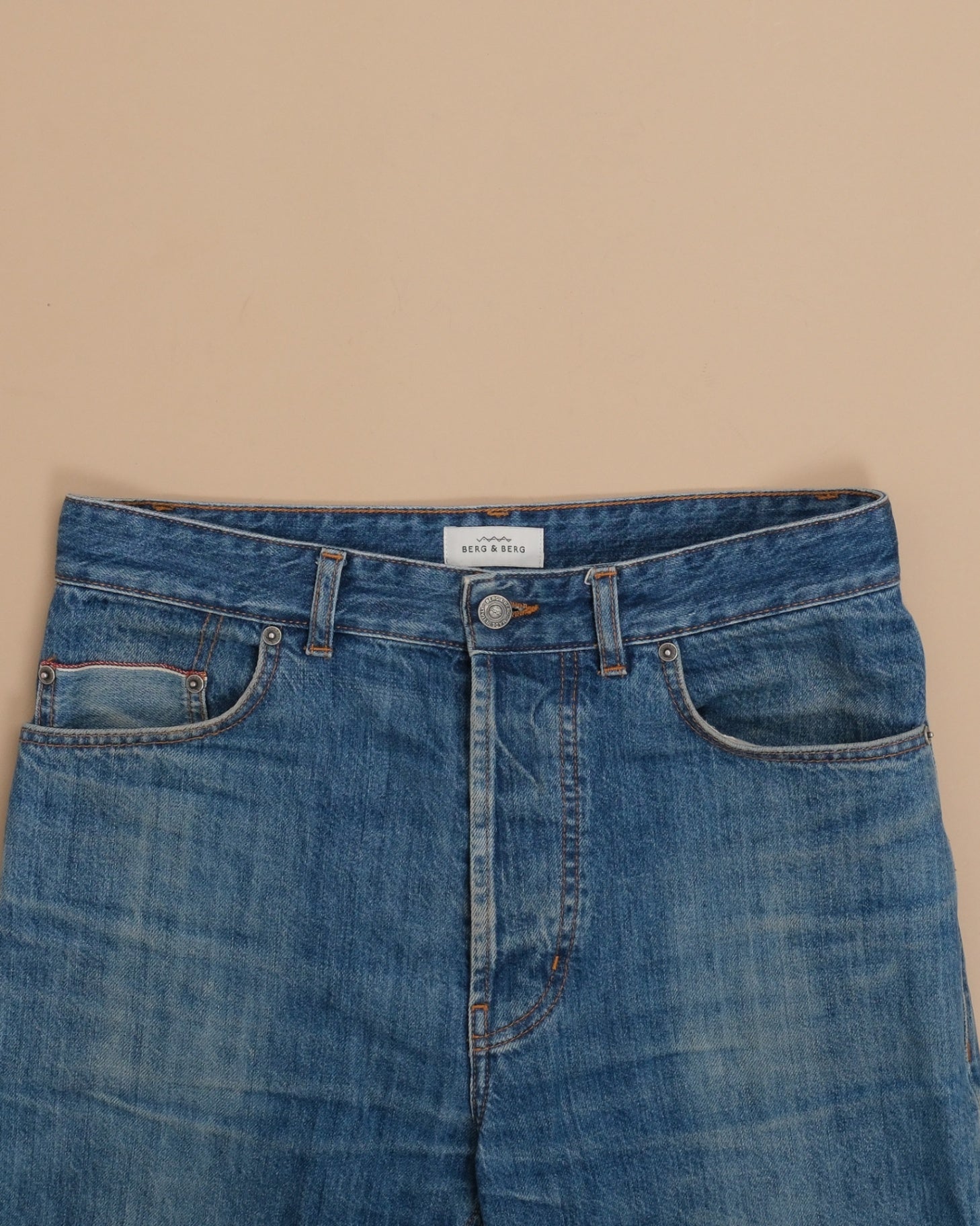 Mid Wash High-Rise Arthur Jeans