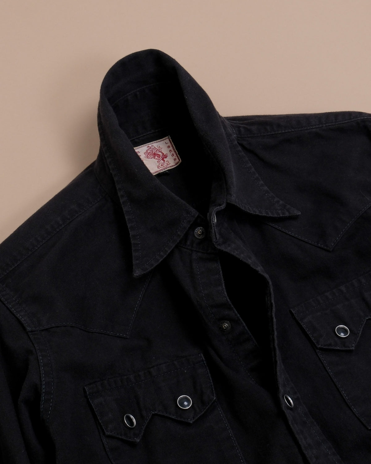 Detail of the generous collar and scalloped yokes on the Black Twill Sawtooth Westerner by Bryceland's.