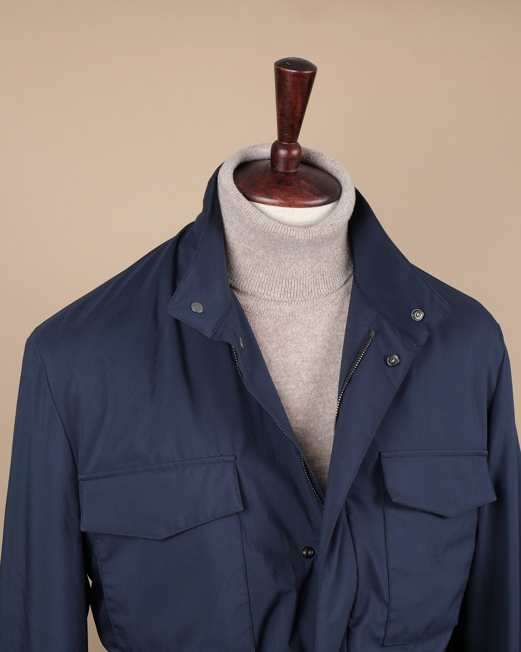 Detail of the collar on the Navy Lightweight Field Jacket by Cad 6 The Dandy. 