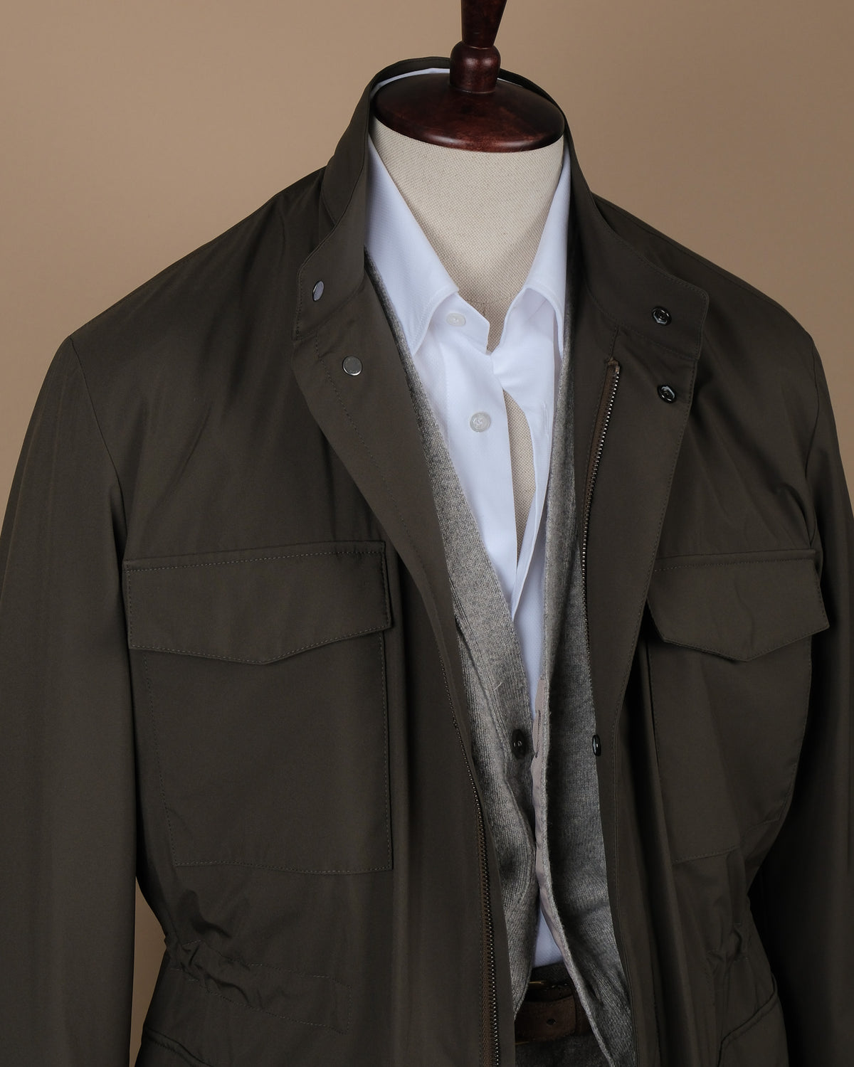 Detail of the collar and the Olive Lightweight Field Jacket by Cad & The Dandy.