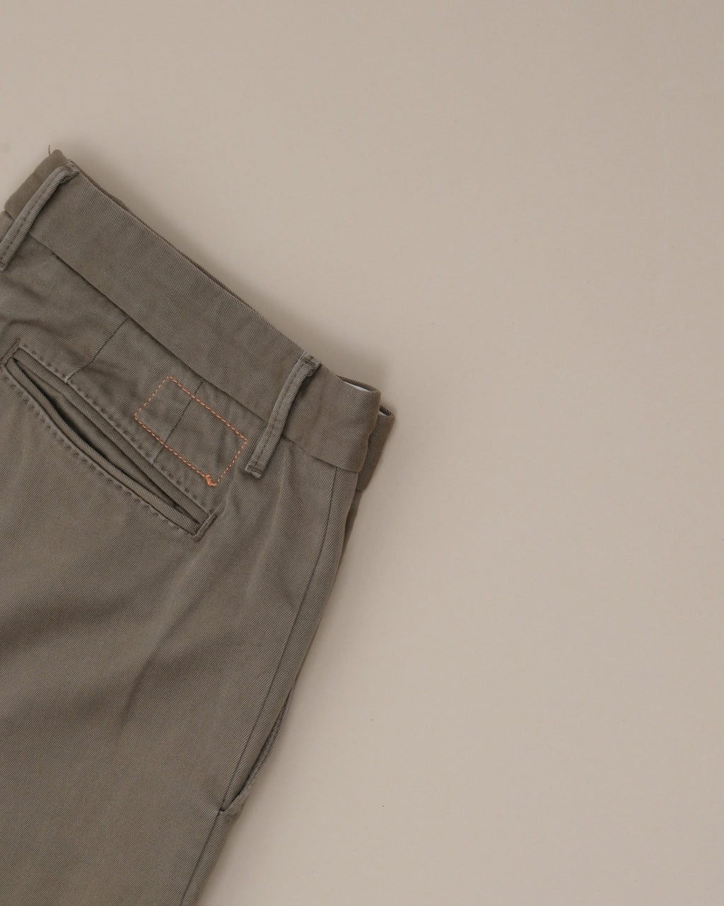Detail on the Fortela sticth-sign on the Olive Cotton Twill Pleated Chinos by Fortela