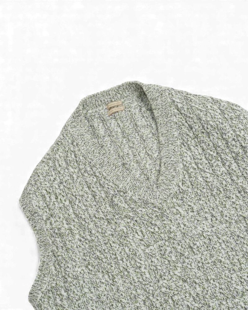 Off-White & Green Cable-Knit V-Neck Sweater Vest