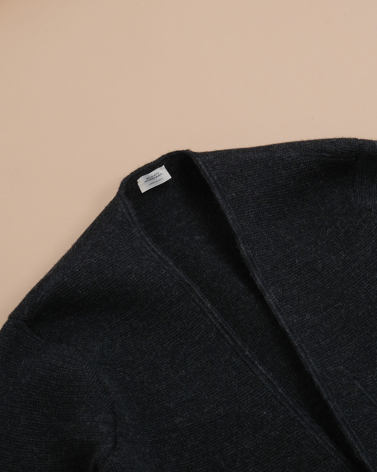 Detail of the ribbed neckline on the Charcoal Nonpareil Somerset Jacket by Rubato. 