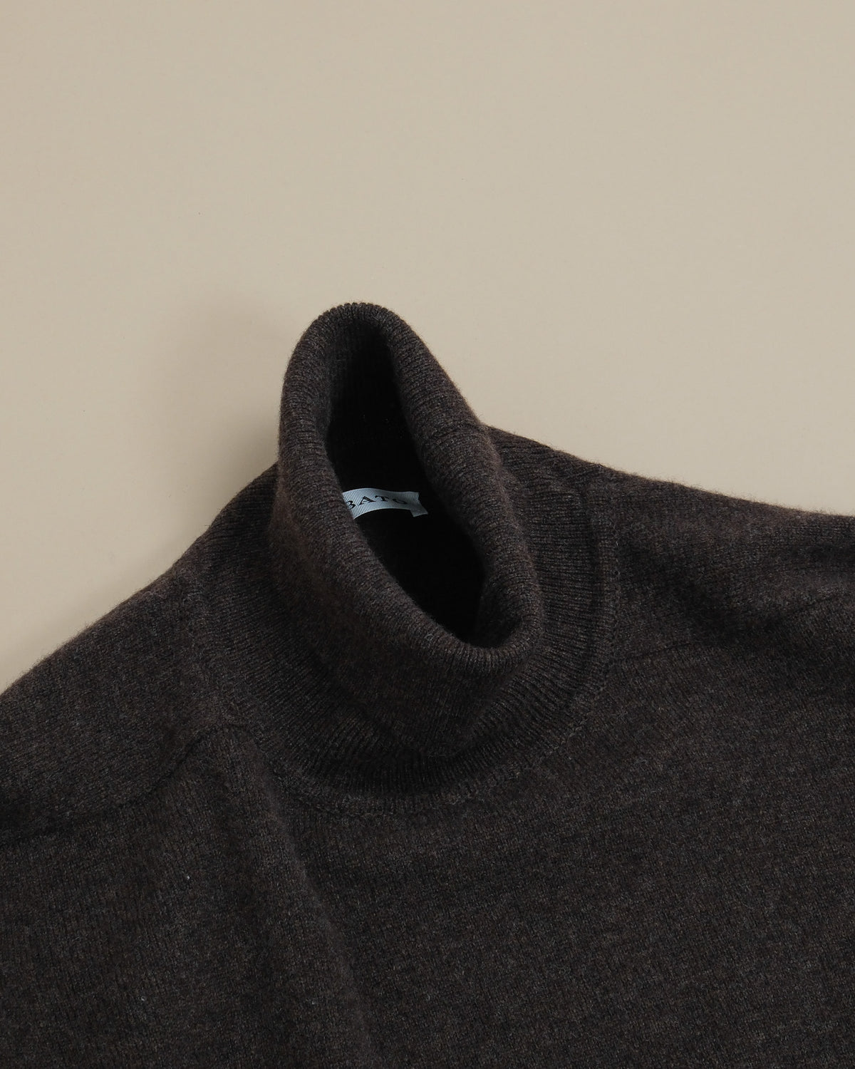 Detail of the ribbed rollneck and saddle shoulder construction on the Earth Lambswool Standard Turtleneck by Rubato