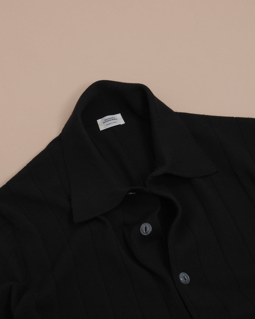 Detail of button placket and collar on Rubato Nero "Nonpareil Collo" Americano Short-Sleeve Polo