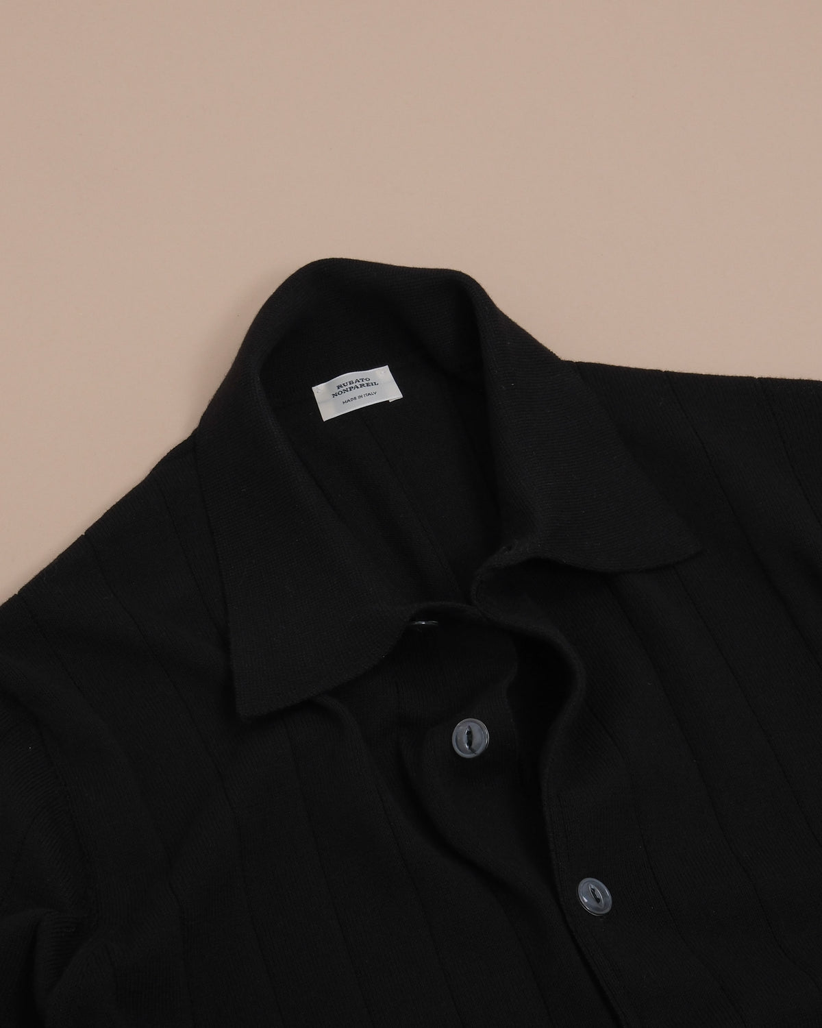 Detail of button placket and collar on Rubato Nero "Nonpareil Collo" Americano Short-Sleeve Polo